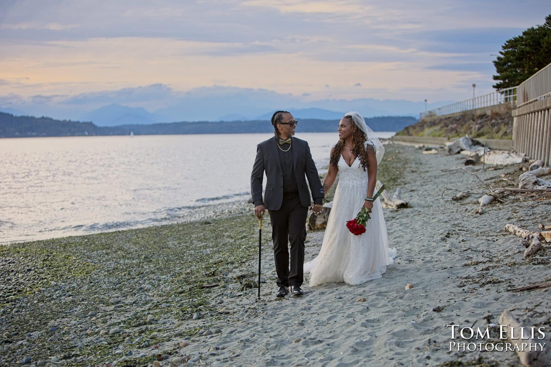 Seattle sunset pre-wedding photo session. Tom Ellis Photography, Seattle wedding photographer